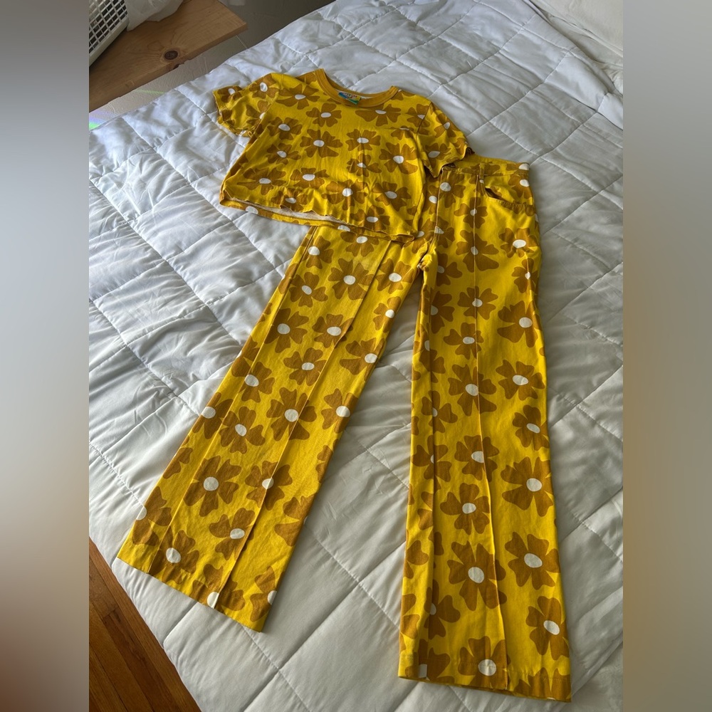 Big bud Press yellow flower western pants XS and crop top XXS - matching set ☀️